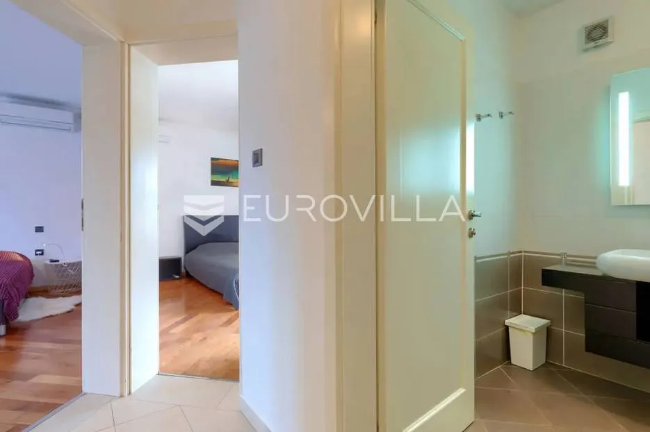 medulin, pomer, moderna samostojeća kuća 400 m² s bazenom u blizini mora - slika 26