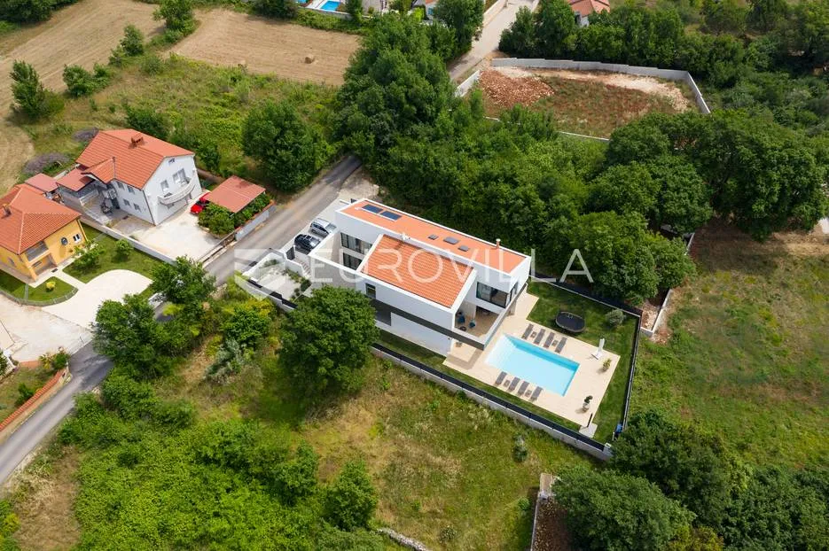 istra, ližnjan, arhitektonski biser s grijanim bazenom na top lokaciji - slika 41