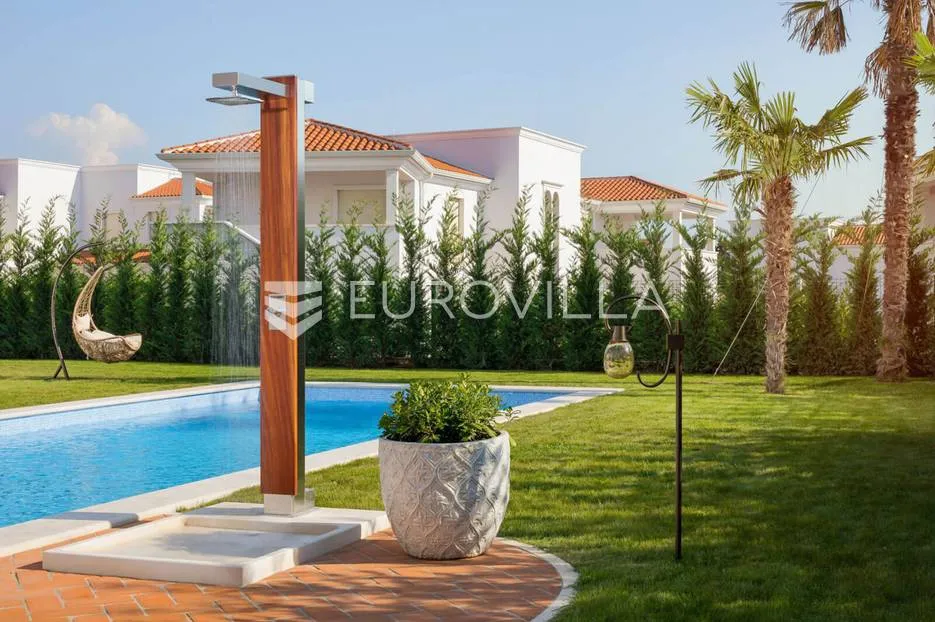 istra, vabriga, raskošna samostojeća vila od 511 m2 na velikoj okućnici - slika 8