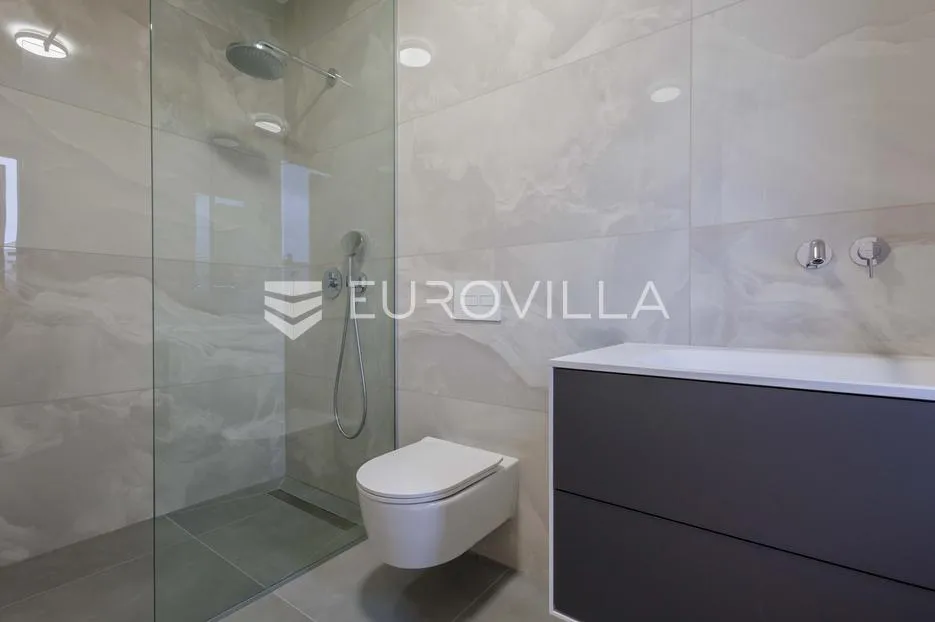 istra, pomer, unikatna, moderna villa 20 m od mora 417 m² - slika 25