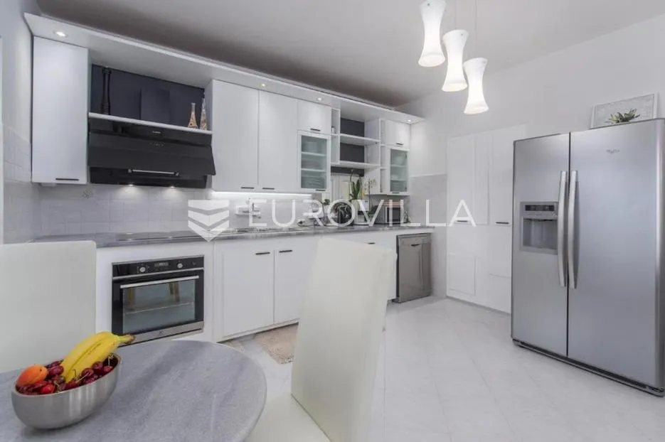 istra, okolica sv. lovreča, kuća s 6 spavaćih soba 380m2 s bazenom, teretanom i saunom - slika 5
