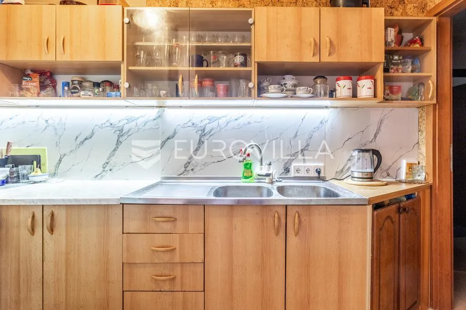 vodice, apartmanska kuća u blizini mora - slika 4