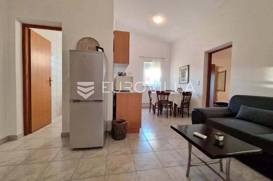 vir, dva apartmana na 1. katu s pogledom na more, 110m od plaže - slika 16