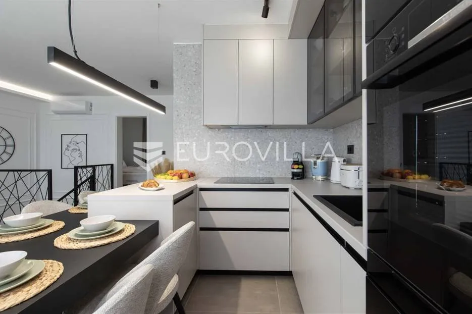 krk, novogradnja u krku, četverosoban dvoetažni stan 136 m² sa wellnessom i bazenom - slika 7