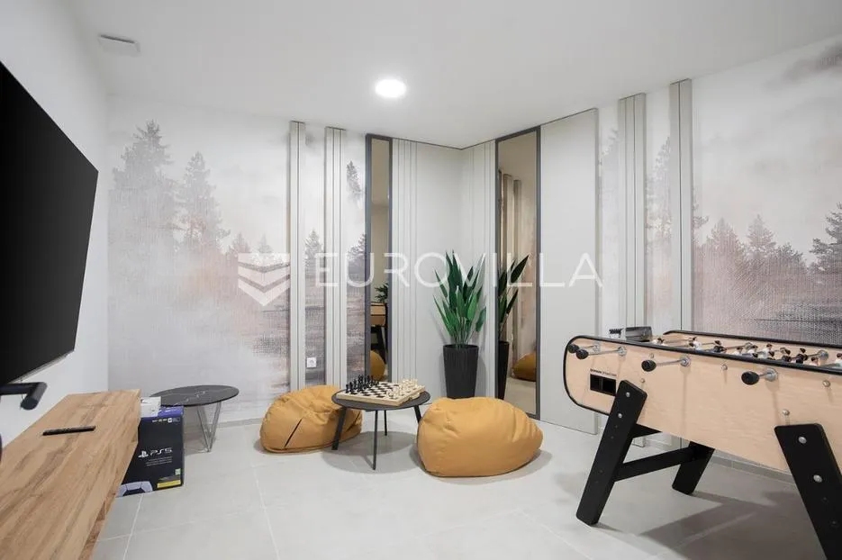 medulin, prekrasna villa od 350 m2, svega 6 m od mora s očaravajućim pogledom - slika 40