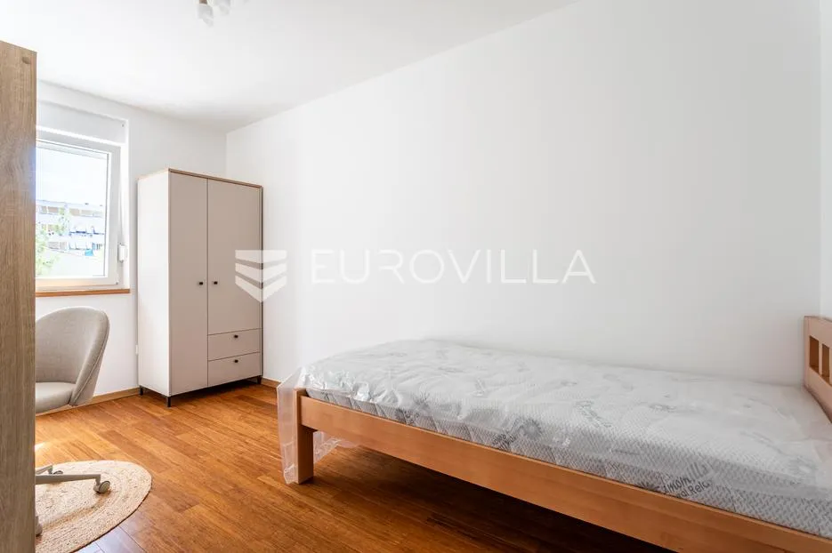 split, skalice, renoviran dvosoban stan 61 m², prvo useljenje, dugoročno - slika 12