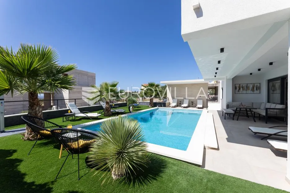 Primošten, prekrasna vila s bazenom i pogledom na more, 311,56 m²