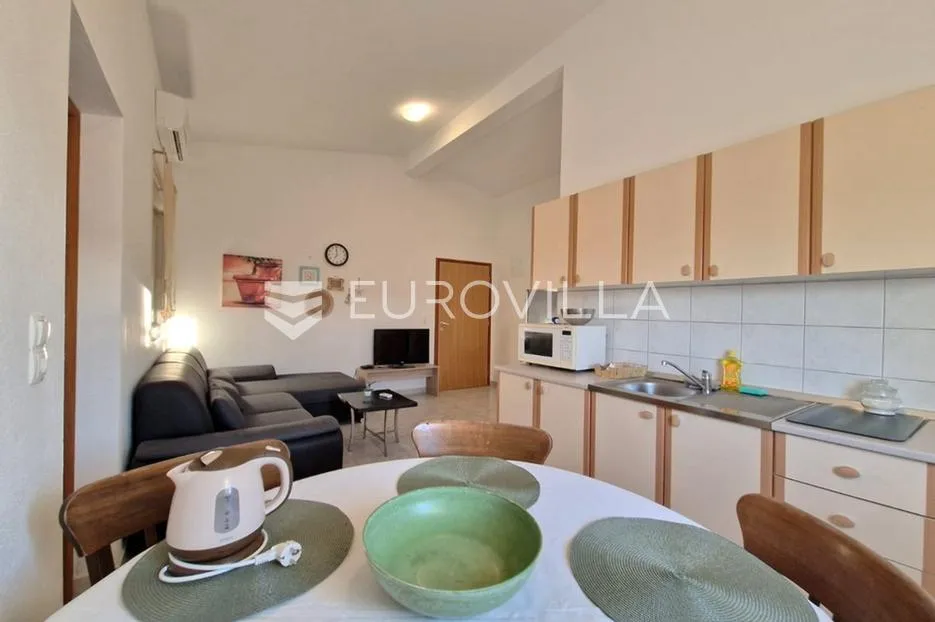 vir, 100m od mora, kuća s 4 apartmana i pogledom na more - slika 5
