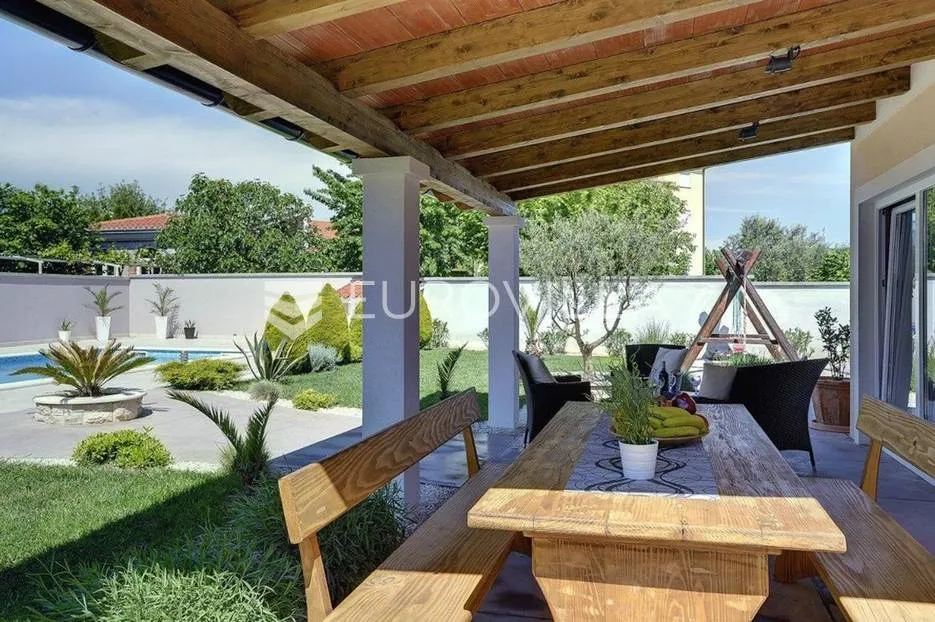 moderna villa s bazenom i teretanom na prestižnoj lokaciji u medulinu - slika 6