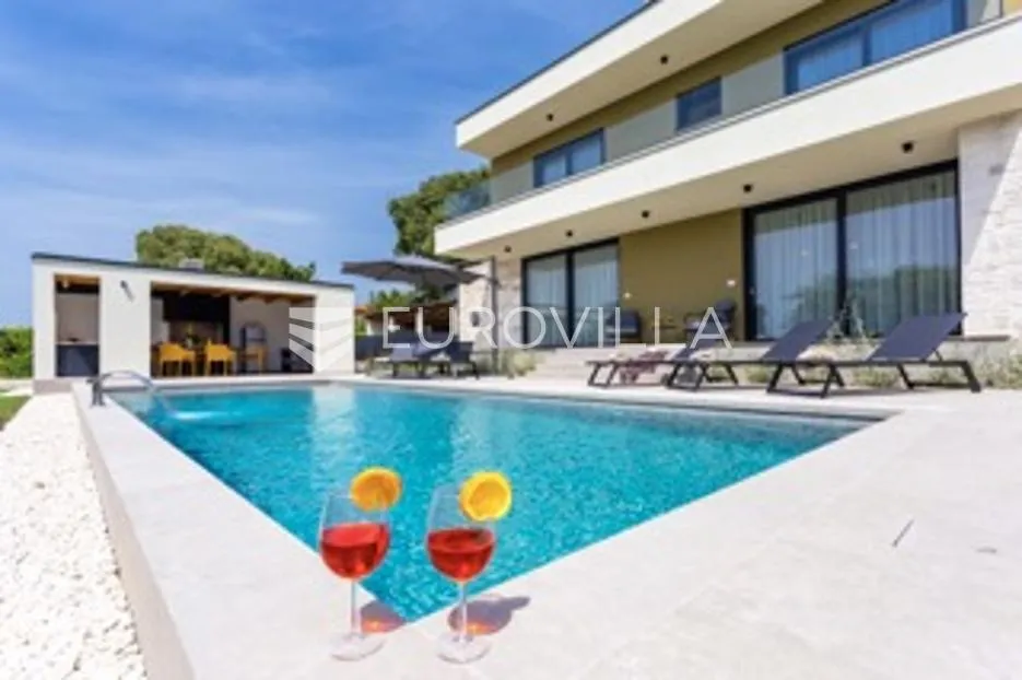 istra, smoljanci, kvalitetna i moderna samostojeća kuća, 208 m², grijani bazen 40 m² - slika 59