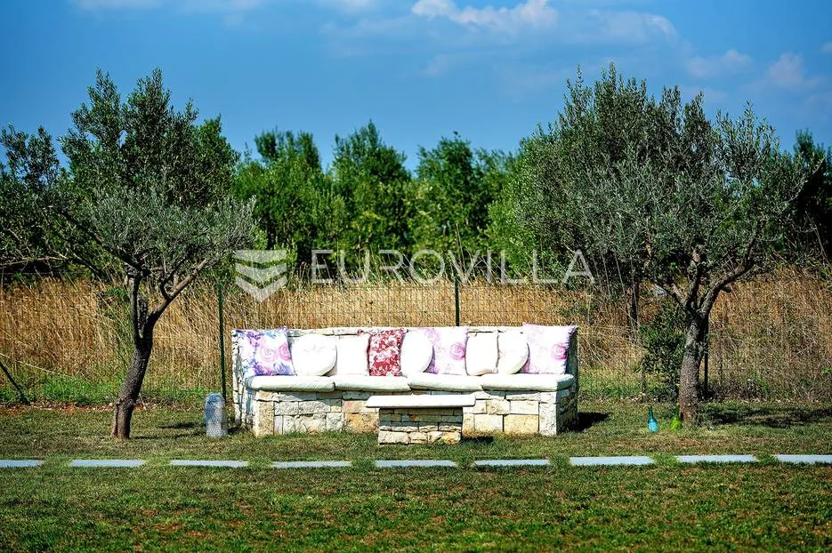 istra, marčana, prekrasna vila 280 m2 s teniskim terenom i grijanim bazenom 50 m2 - slika 44
