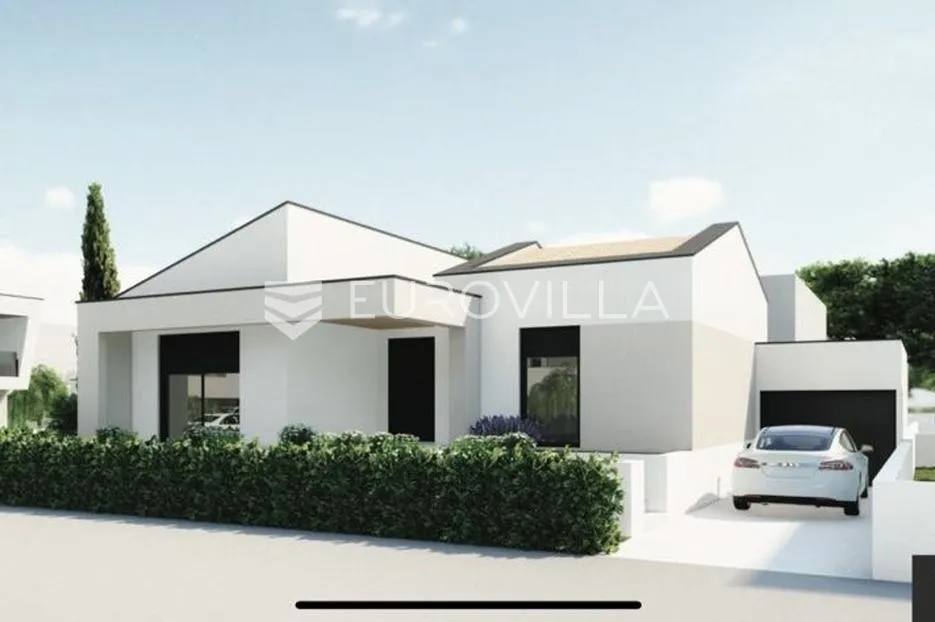 Pula, Šikići, samostojeća kuća s garažom 125 m2