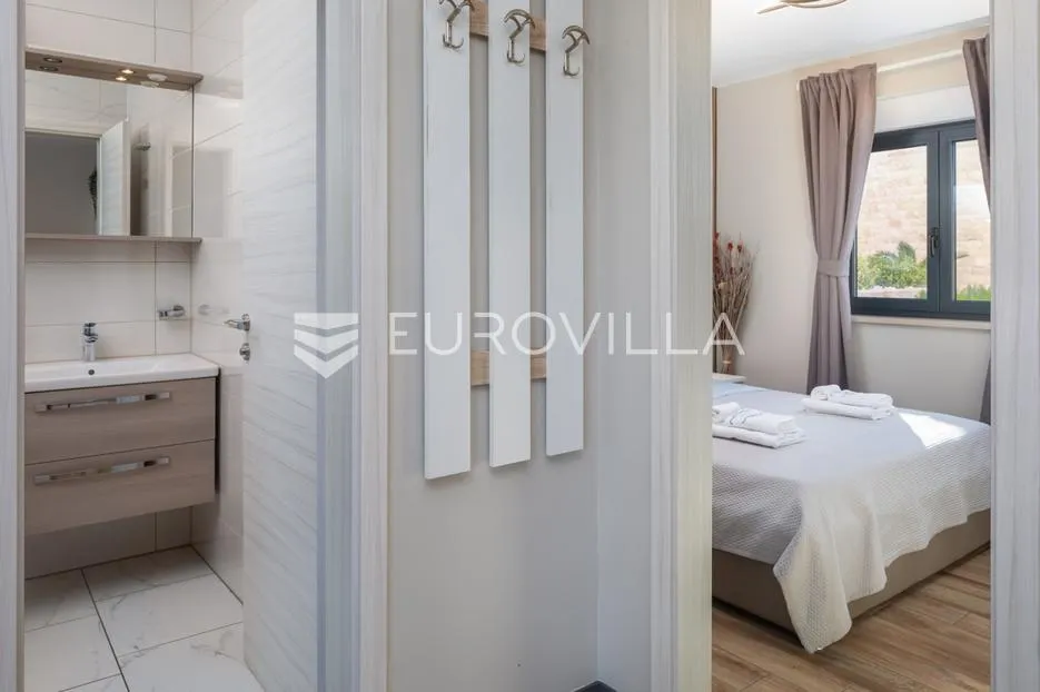 pag prekrasna villa sa pogledom na more 350 m² na 200 metara od mora - slika 42