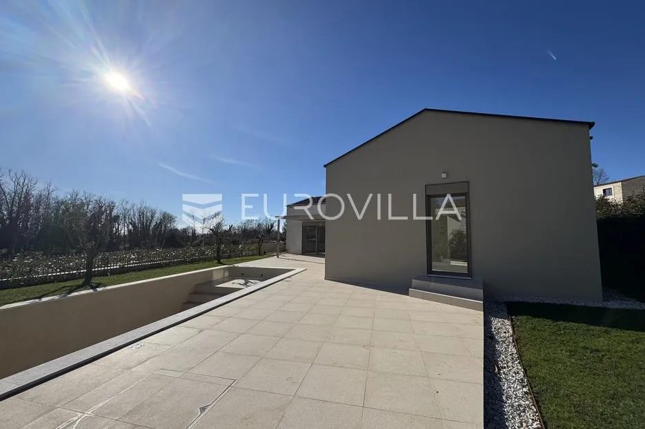 istra, majkusi, moderna prizemnica 160 m² s grijanim bazenom i uređenom okućnicom - slika 30
