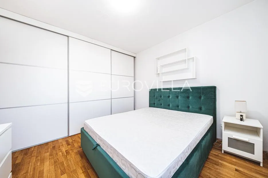 zagreb, bleiweisova, prekrasan dvosoban stan 55 m² - slika 8