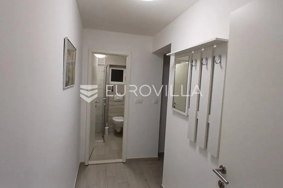 split, bol, dva namještena studio apartmana u centru grada - slika 10