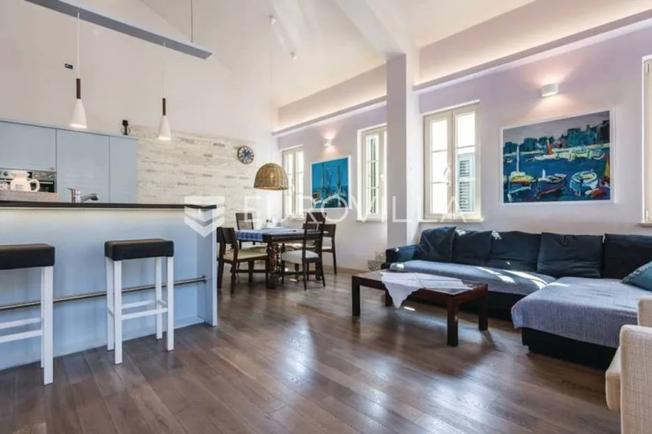 biograd na moru, trosoban stan 90,54 m² u centru grada, 50m od mora - slika 2