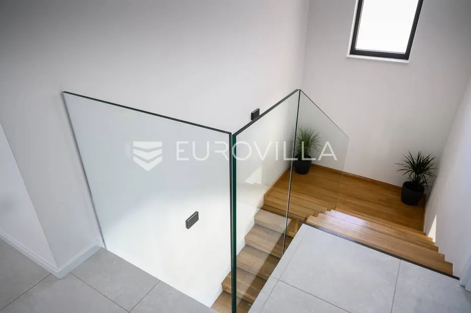 šibenik, prekrasna villa s bazenom i košarkaškim igralištem - slika 53