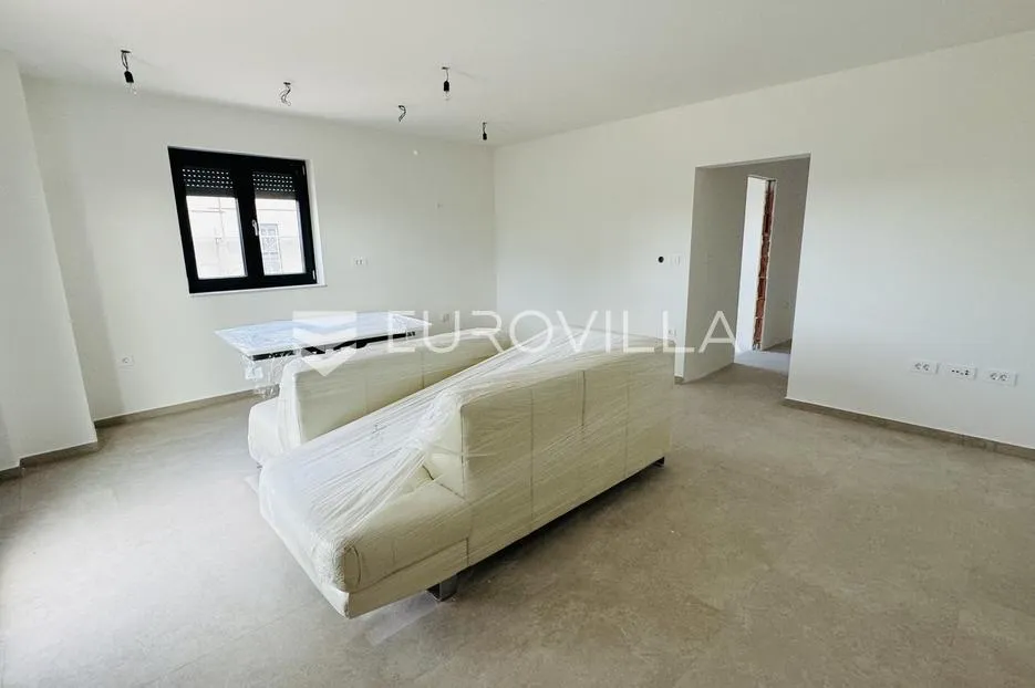 istra, umag, novogradnja, stan na drugom katu 64,54 m² - slika 2