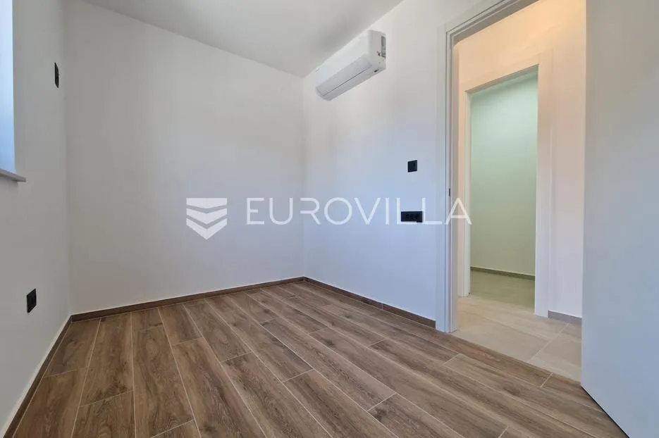 vir, novogradnja, trosobni apartman s vrtom - slika 9