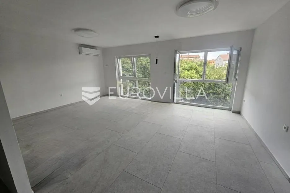 rijeka, srdoči, novogradnja, jednosoban stan s dnevnim boravkom 55 m2 i krovnom terasom, parking - slika 3