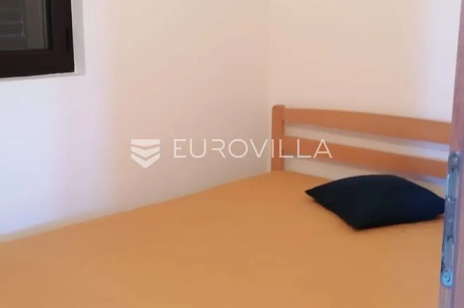 ugljan, muline, dvojna kuća s dva odvojena stana - slika 11