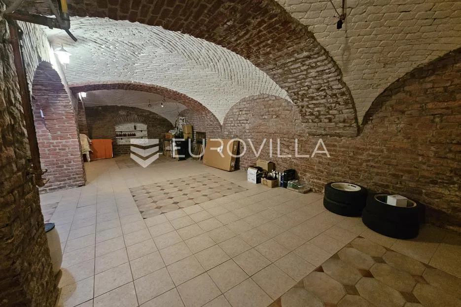 osijek, donji grad, adaptirana kuća s velikim potencijalom, 700 m², plac 947 m² - slika 26