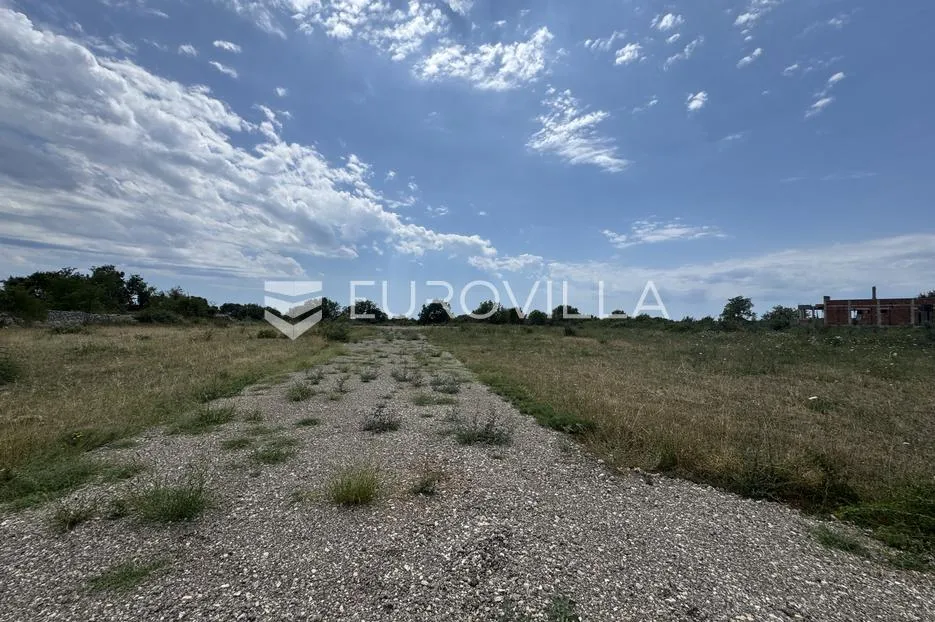 Istra, Vodnjan, građevinsko zemljište 501m2 na odličnoj lokaciji s pogledom na more