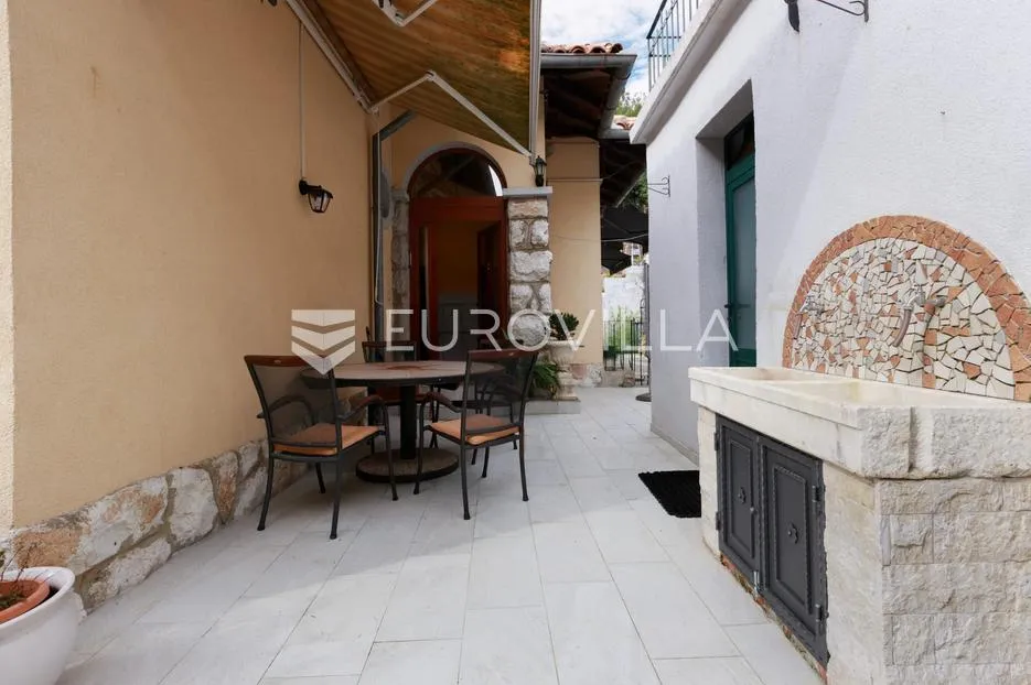 pećine, stan 107, 22 m², okućnica i terasa 30m od mora - slika 12