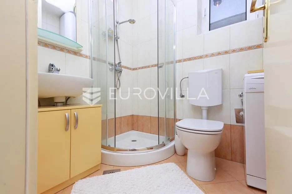 lovran, centar, prekrasan dvosoban stan 44 m², panoramski pogled na more - slika 6