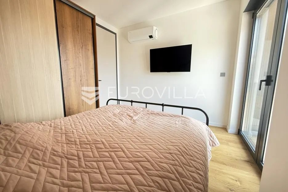 pula, centar, moderni i vrhunski dvosobni stan, 2. kat, 66.31 m², naktriven parking, lift, smart home - slika 9