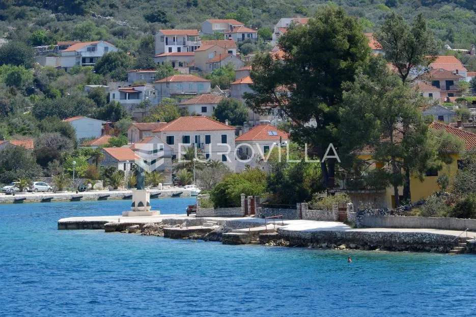 drvenik veliki, lijepa kuća s velikim dvorom i dodatno građevnom parcelom - slika 17