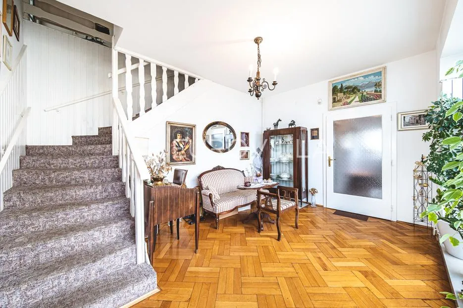 zagreb, pantovčak, prostrana obiteljska kuća 400 m² na parceli 735 m², prekrasan pogled - slika 17