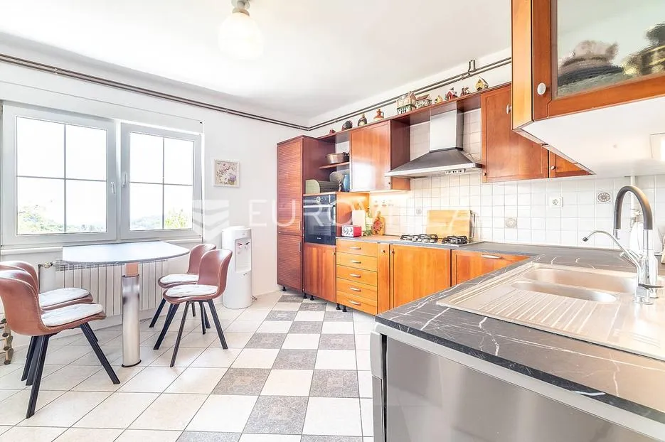 zagreb, gračani, predivna kuća od 289,18 m2 - slika 7
