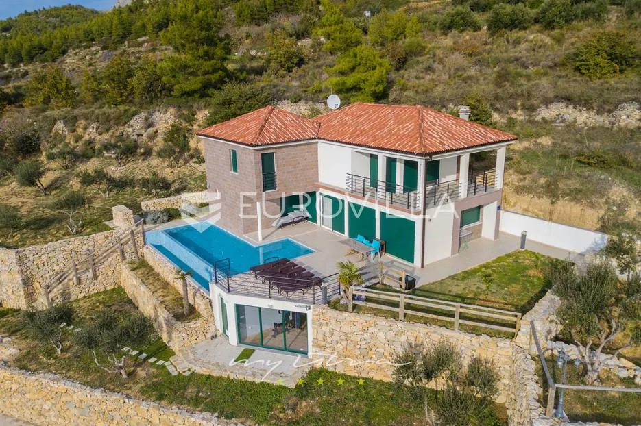 split, podstrana dvije vile s bazenima i pogledom na more - slika 2