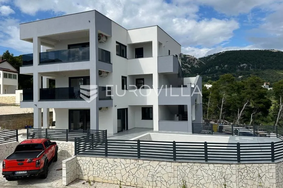 otok rab, banjol, luksuzno prizemlje s bazenom, 200 m² okućnice i pogledom na more - slika 1