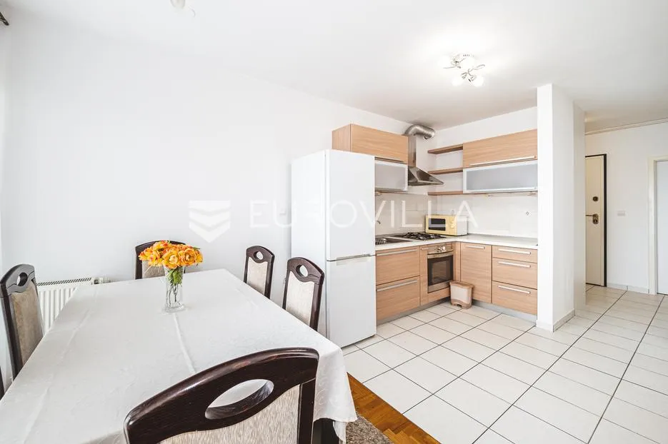 zagreb, podsused uređen trosoban stan 55 m² parking - slika 5
