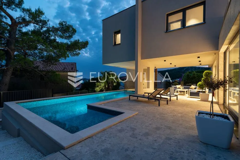 trogir okolica, moderna vila s bazenom blizu mora - slika 7