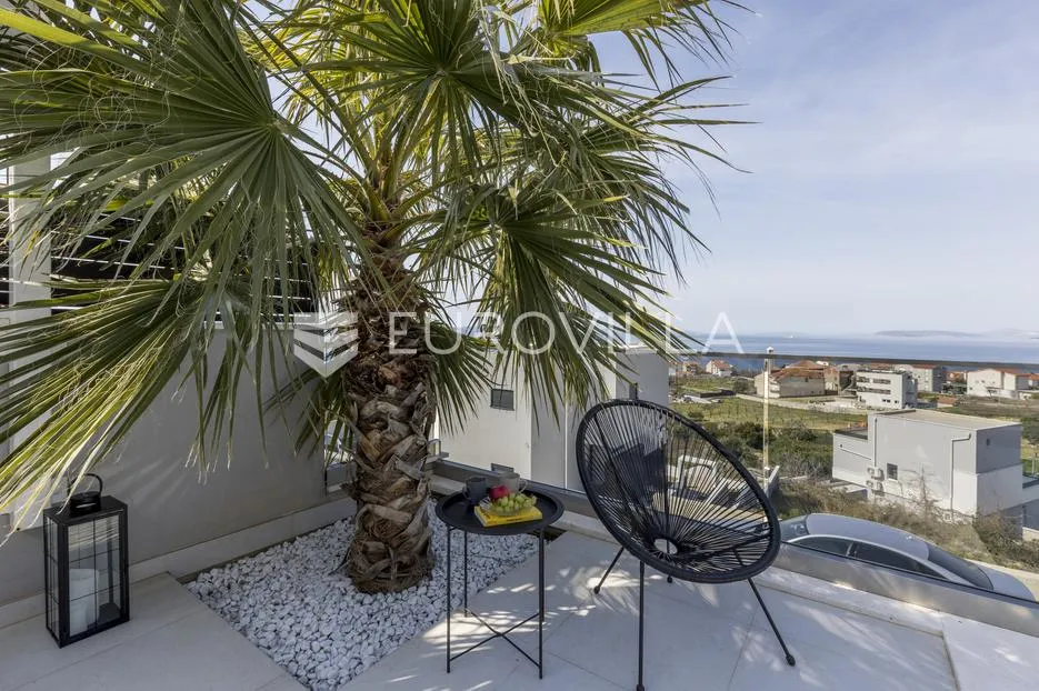 podstrana, luksuzna novoizgrađena vila površine 300 m² - slika 16