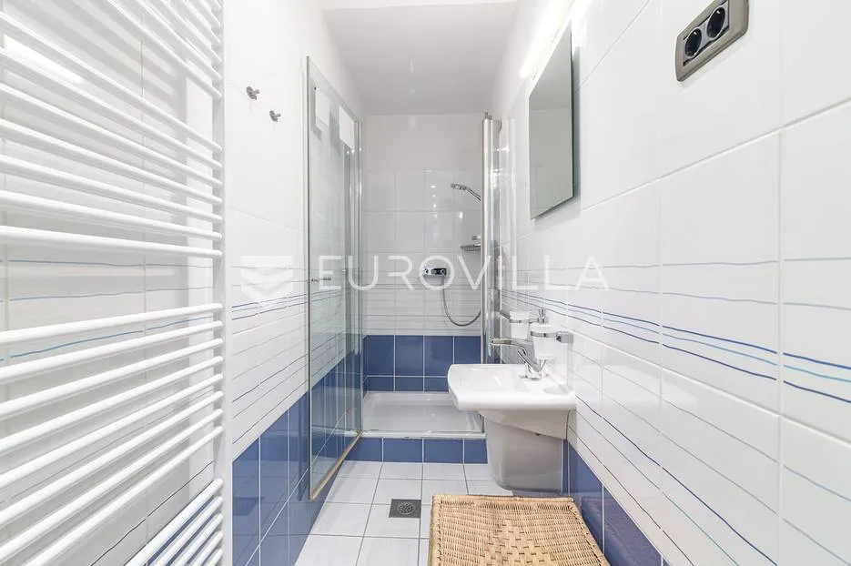šalata prekrasna renovirana obiteljska vila 400 m² - slika 15
