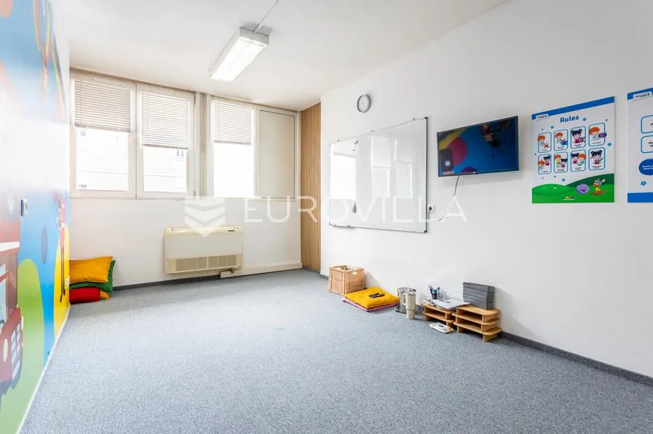 split, zvonimirova ulica, prostran ured 162 m² - slika 8