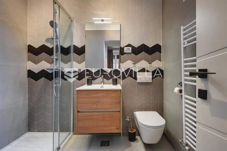pula, prvi red do mora, višesoban stan, nkp 129 m2 - slika 20
