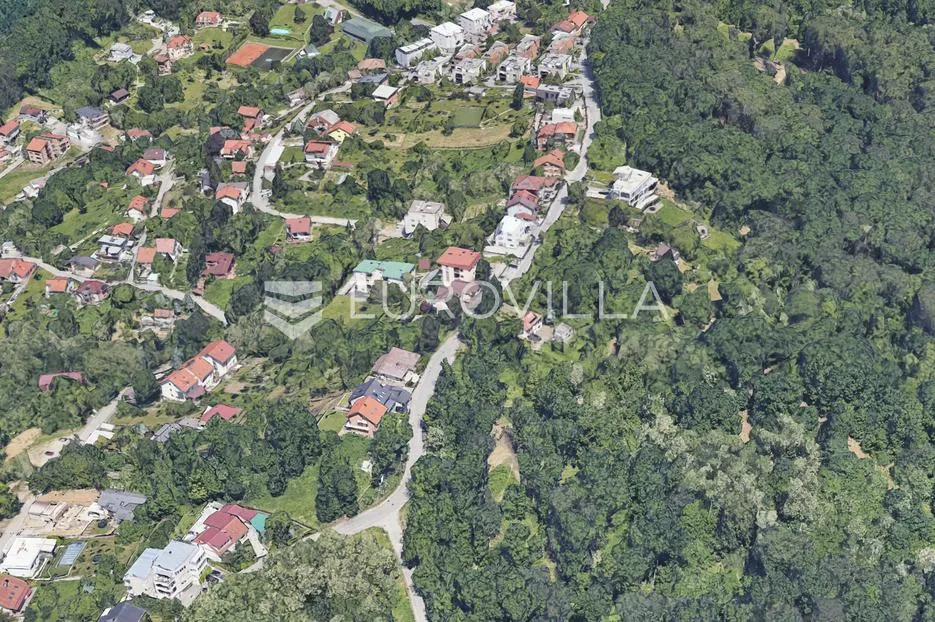 Zagreb, Vrhovec, građevinsko zemljište 915 m2 sa starom kućom