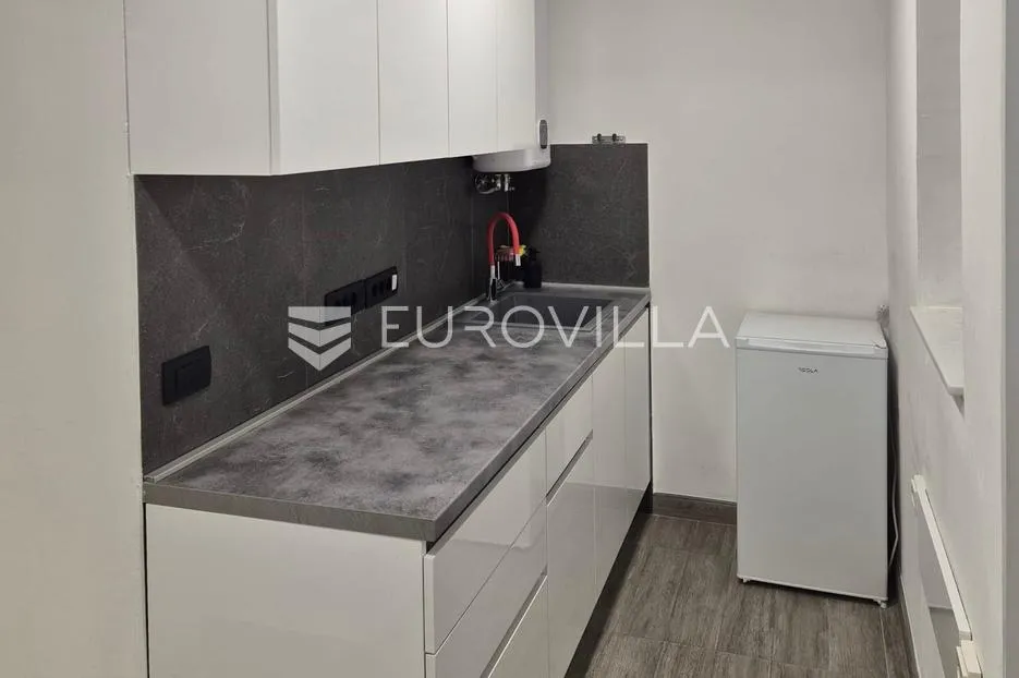 osijek, centar, lijepo uređen poslovni prostor 54 m², odlična lokacija - slika 11
