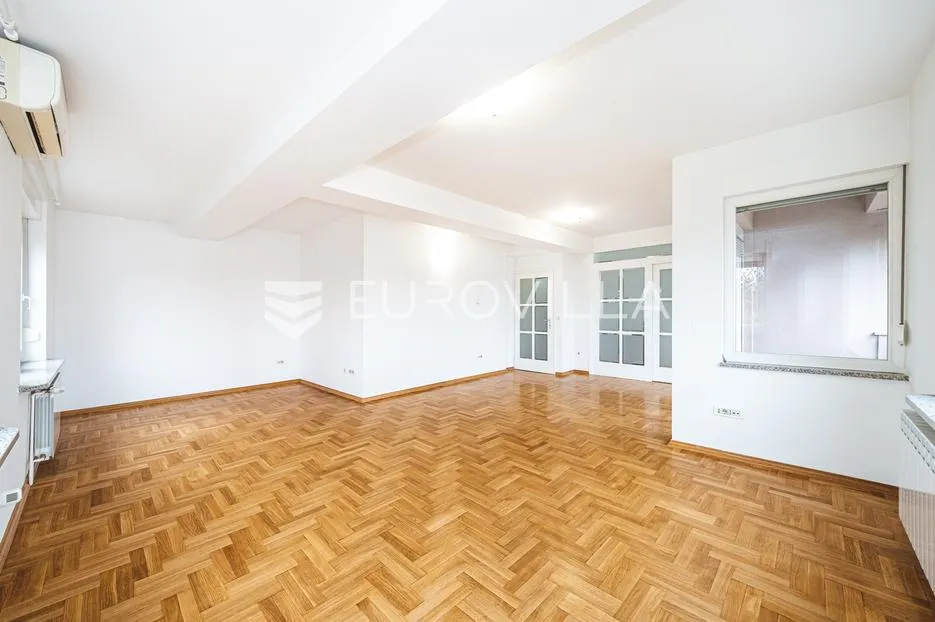 zagreb, trešnjevka, uređen četverosoban stan nkp 122, 35 m2 - slika 2