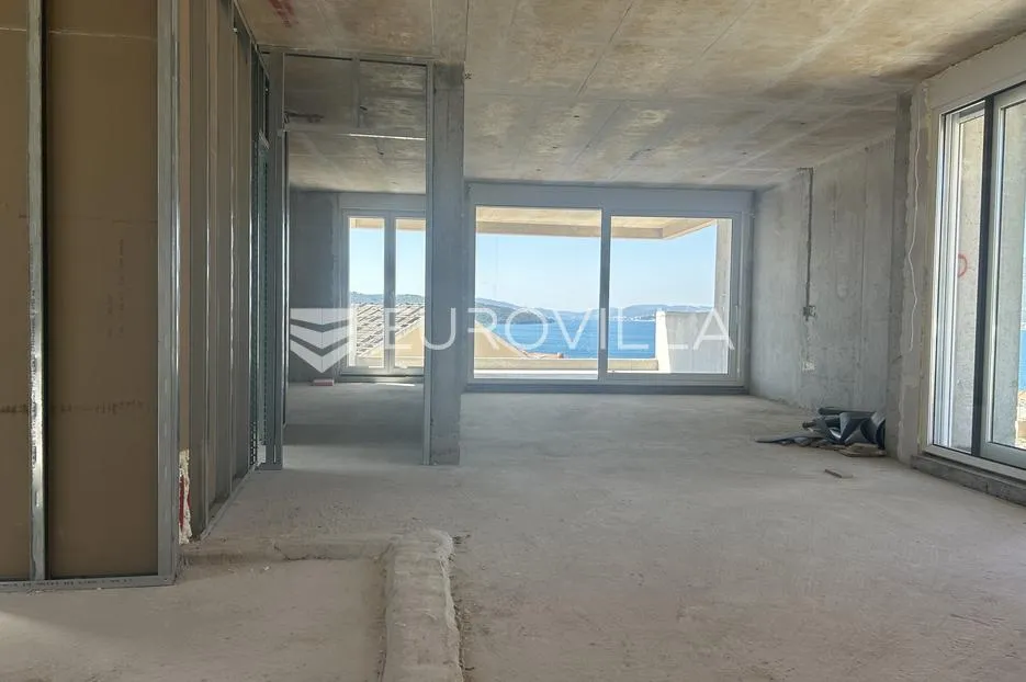 trogir, okrug, trosoban stan na prvom katu neto korisne površine 120 m2 - slika 15