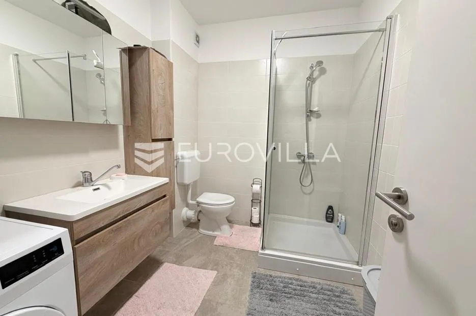 lovran, novogradnja, dvosoban stan, 60 m², 1. kat, parking, blizina centra - slika 2