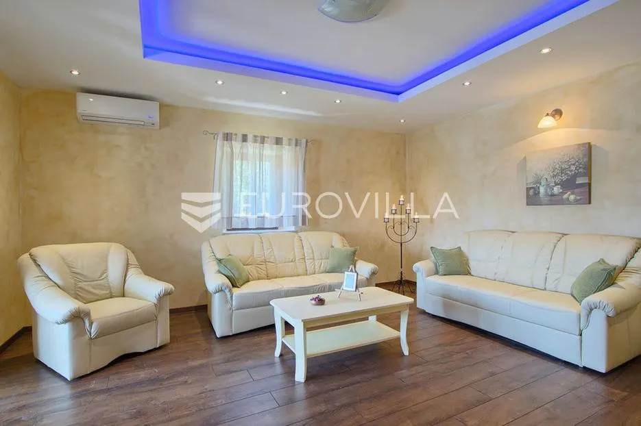 istra, poreč - elegantna kamena vila s bazenom, iznimno kvalitete gradnje - slika 15