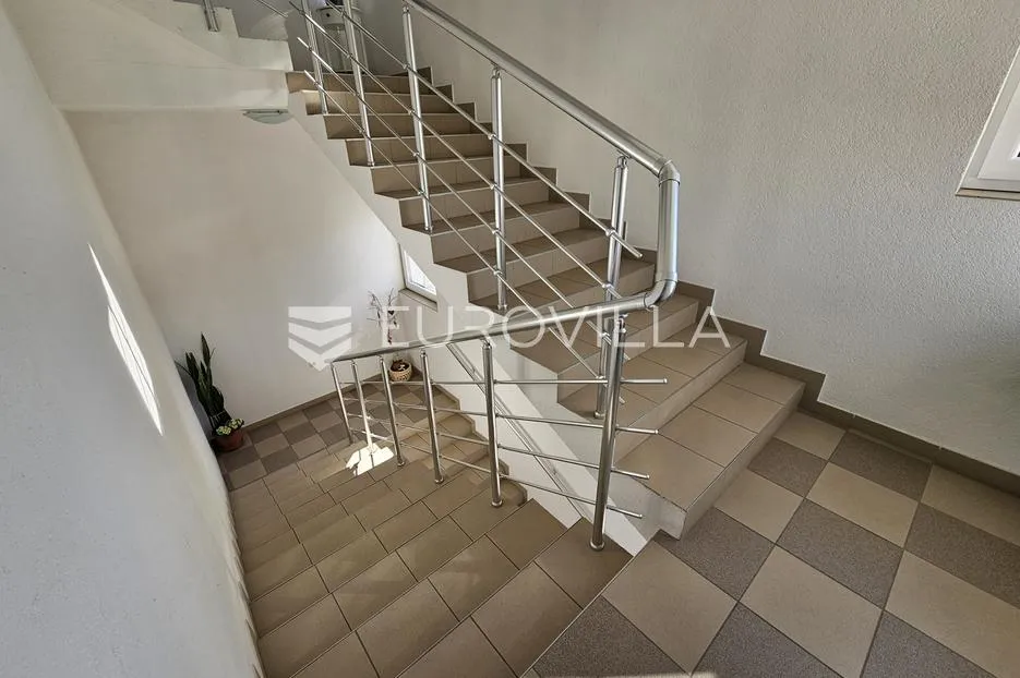 osijek, donji grad, adaptirana kuća s velikim potencijalom, 700 m², plac 947 m² - slika 42