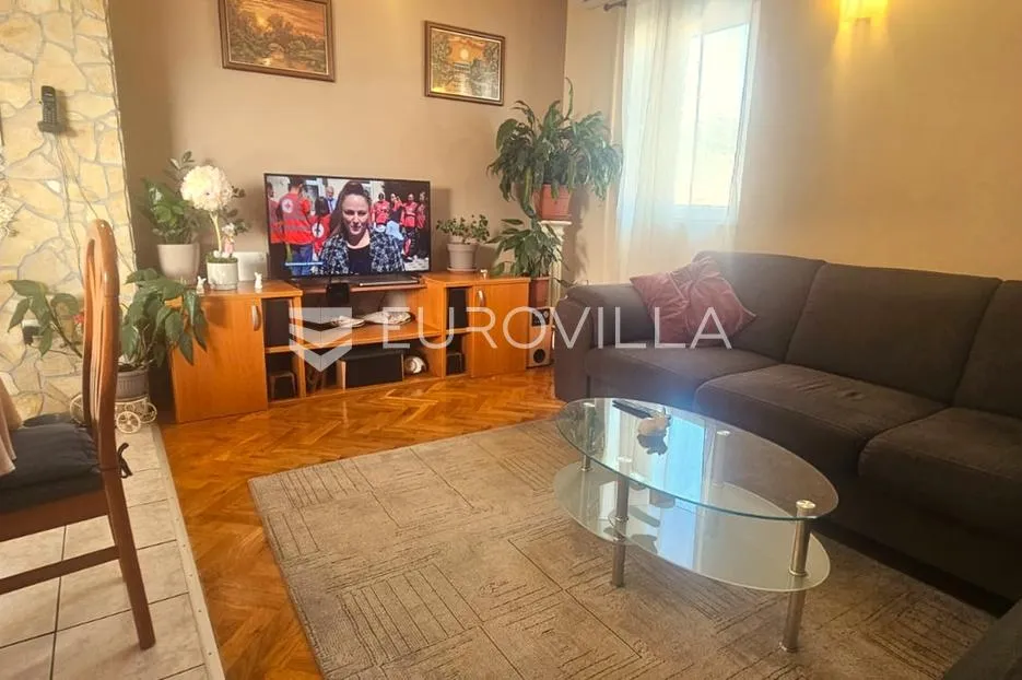 Kaštel Stari, trosoban stan 73 m² s pogledom na more uz parkirno mjesto i ostavu - Kaštel Stari, Kaštela